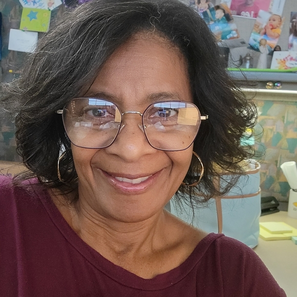 Meet your Posher, EMarie - Picture 1 of 2